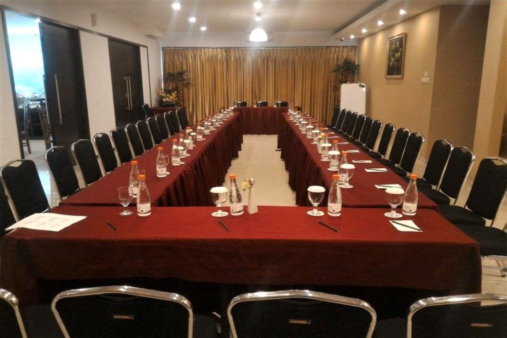Kembang Hotel Cihampelas Bandung Luaran gambar